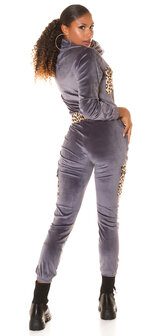 Dames comfy huispak / velvet joggingpak met panterprint - grijs