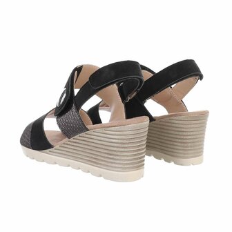 Dames wedge sandalen met sleehakken - zwart