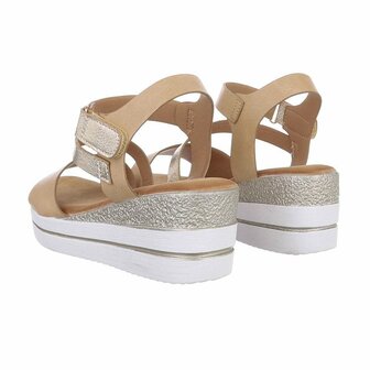 Dames wedge sandalen met sleehakken - beige