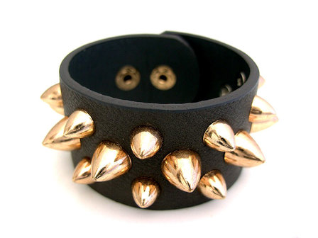 Armband imitatieleder met spikes