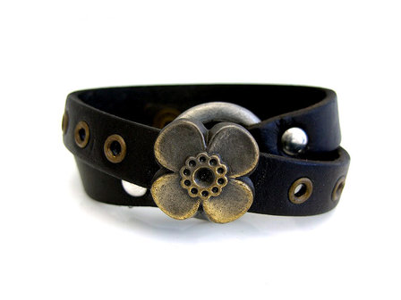 Dubbele armband leder met bloem studs