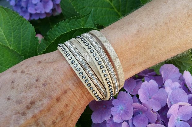 Dames armband / wikkelarmband met strass - bruin