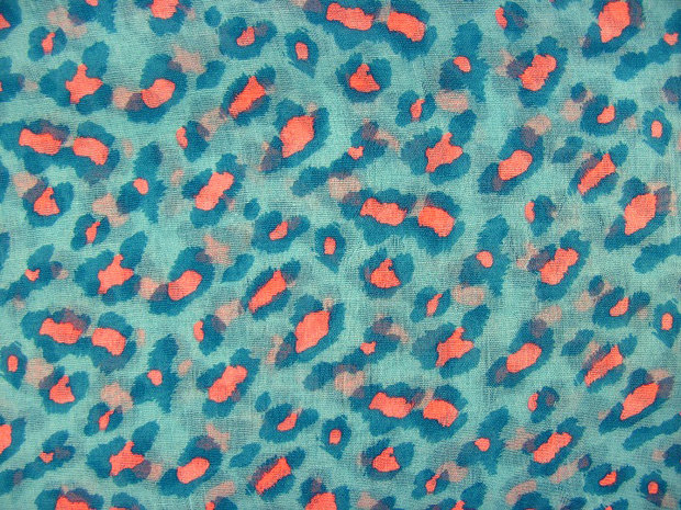 Sjaal panterprint - blauw / fluor roze