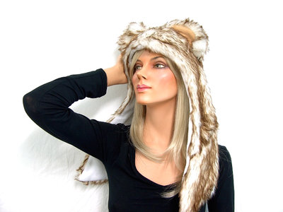 Muts met oortjes (Spirit Hood Style) - bruin/wit